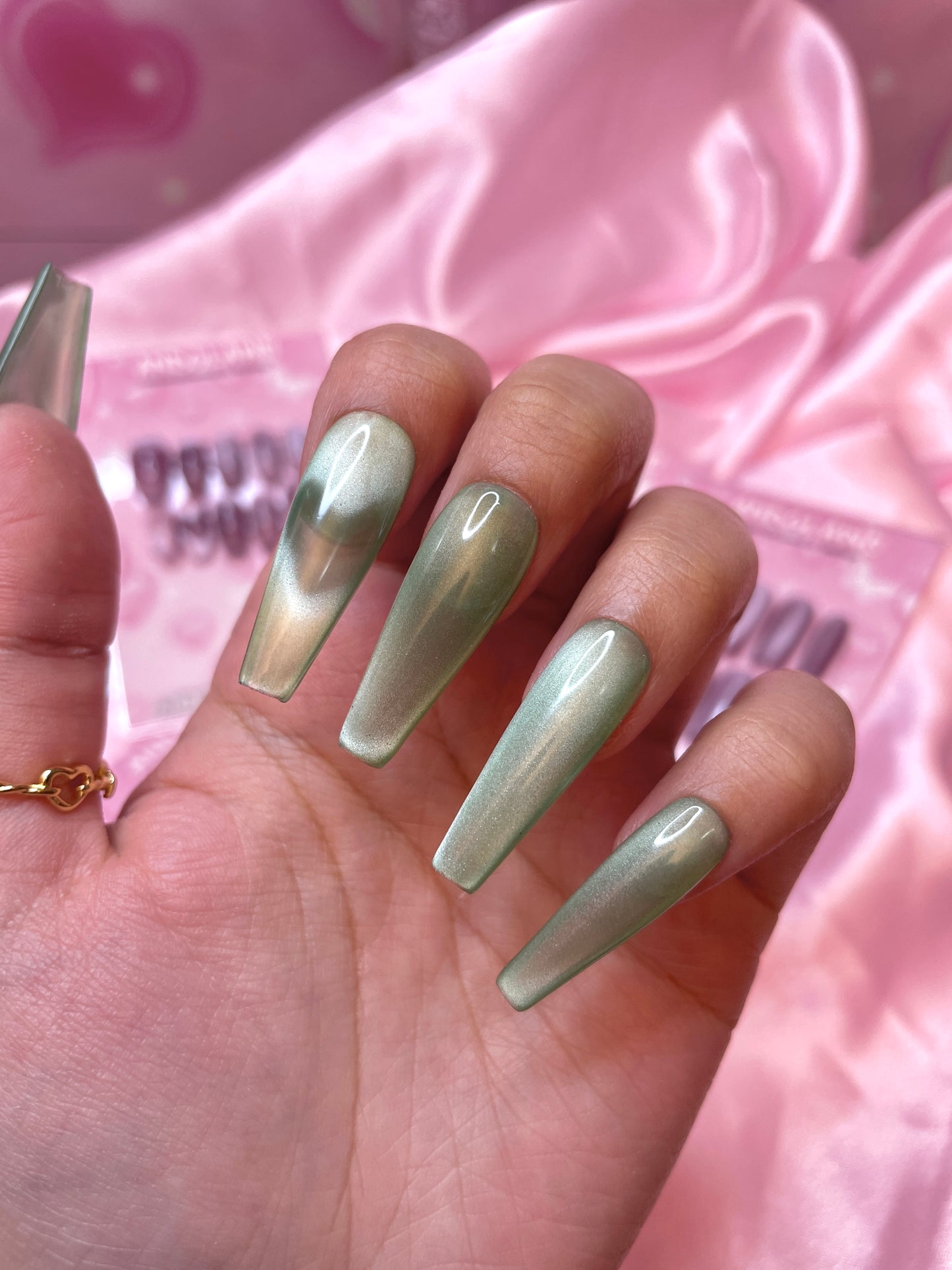 Viral Heart Cateye Nails - Extendo Length