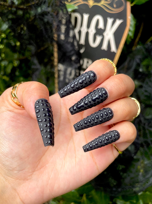 Sinister Press on Nails